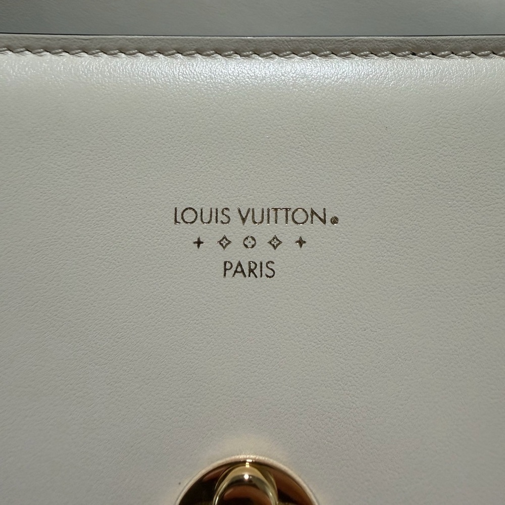 Louis Vuitton Pont 9 Crème with Blue Interior Calf skin - Picture 3 of 12